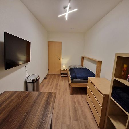 Einzelzimmer In Ruhiger Lage --- Check-In Mit Schluesselkasten مبن المظهر الخارجي الصورة